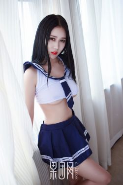 巨胸爆乳美女露双**挤奶